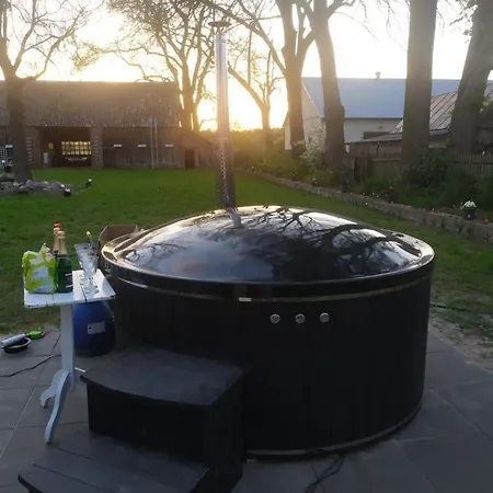 Dom W Malowniczej Wsi Z Imprezowa Stodola Hot Tub Jacuzzi Holiday home