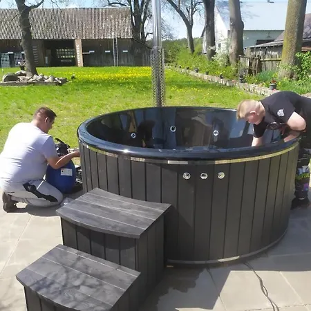 Semesterbostad Dom W Malowniczej Wsi Z Imprezowa Stodola Hot Tub Jacuzzi Zakrzewo Zalesie